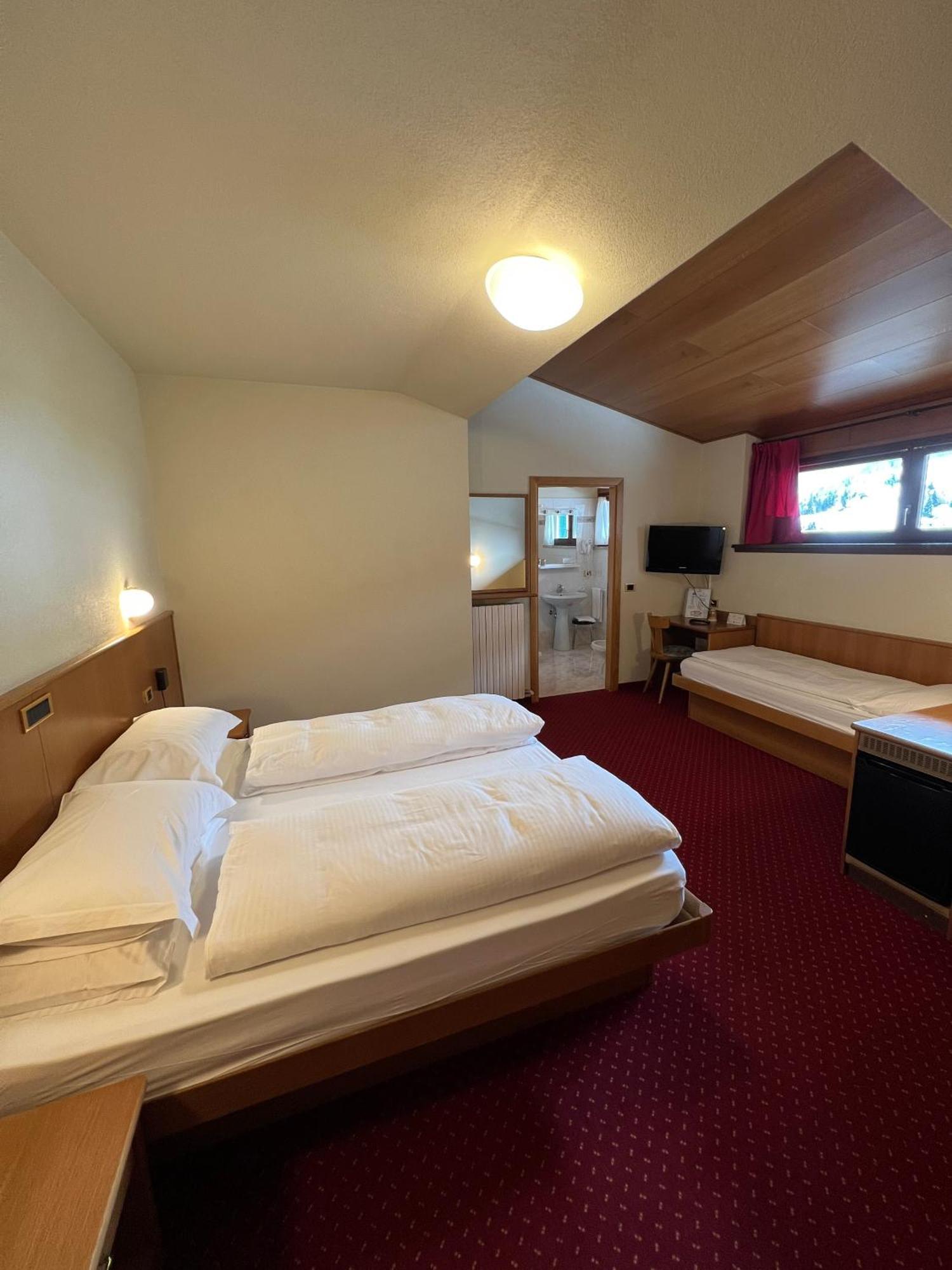 Hotel Miravalle อิโซแลคเชีย ภายนอก รูปภาพ