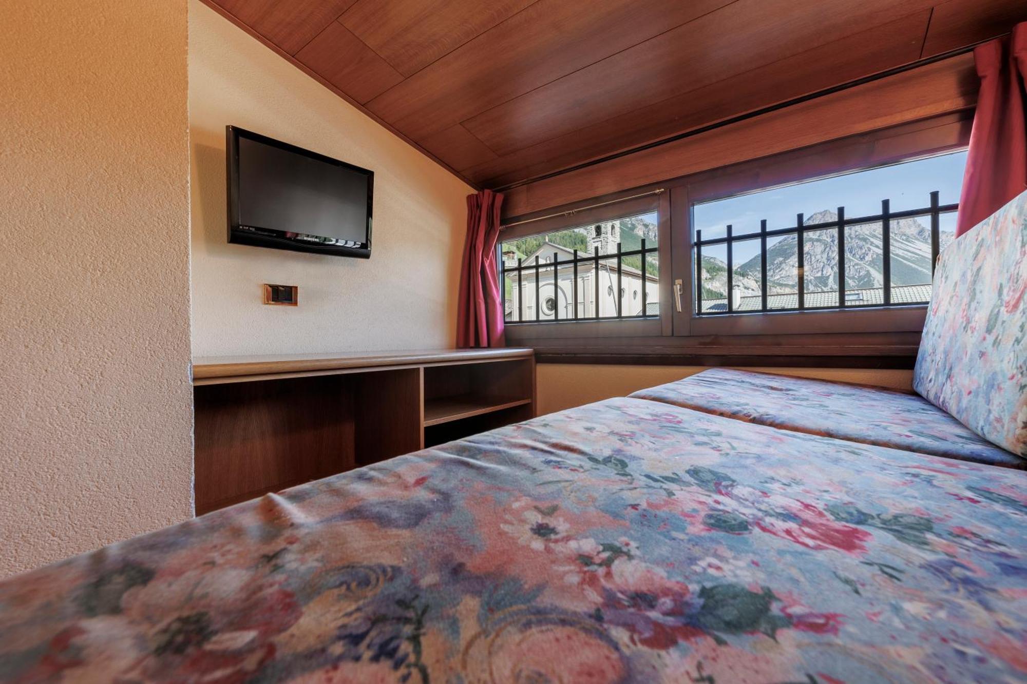 Hotel Miravalle อิโซแลคเชีย ภายนอก รูปภาพ